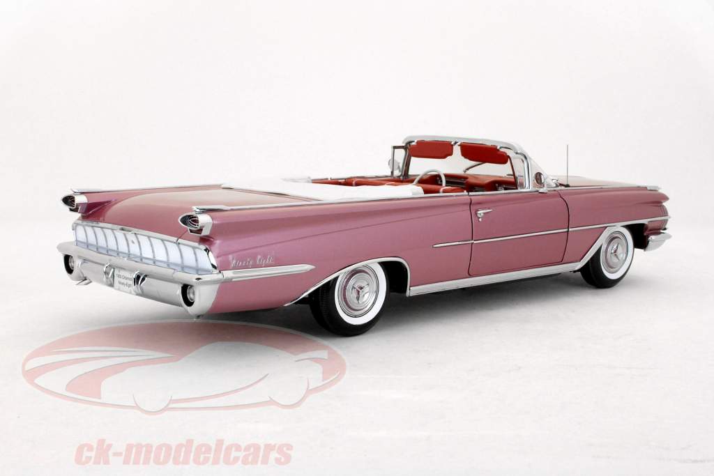 Oldsmobile 98 Convertible был открыт в 1959 бордовый 1:18 SunStar