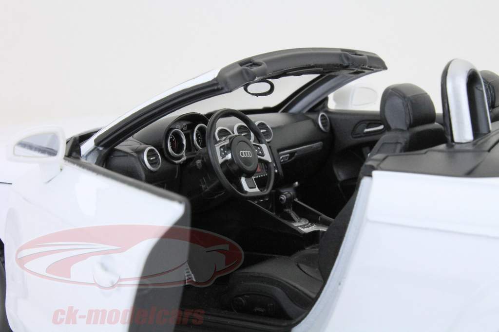 Audi TT Roadster Convertible wit / wit 1:18 Welly