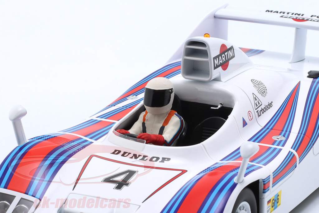 sentado Figura piloto de carreras 1977 con blanco casco 1:18 FigurenManufaktur