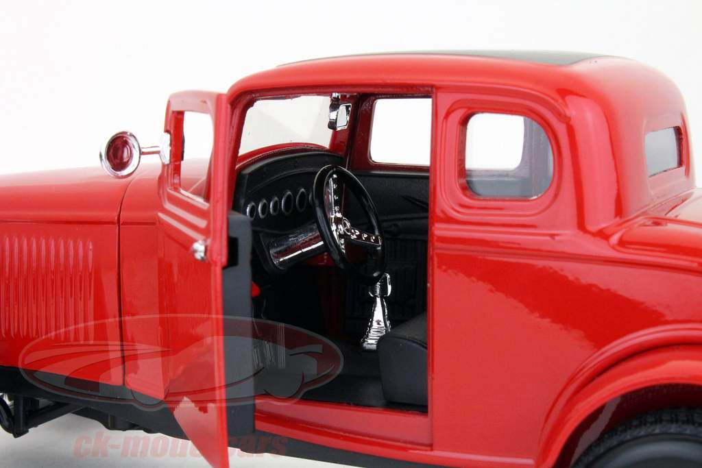 Ford five-window Coupe 1932 red 1:18 Motormax