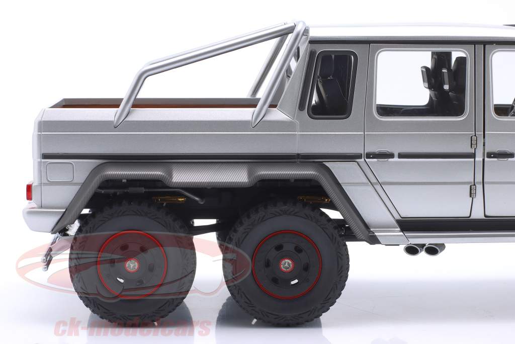 Mercedes-Benz G63 AMG 6x6 Baujahr 2013 silber 1:18 AUTOart