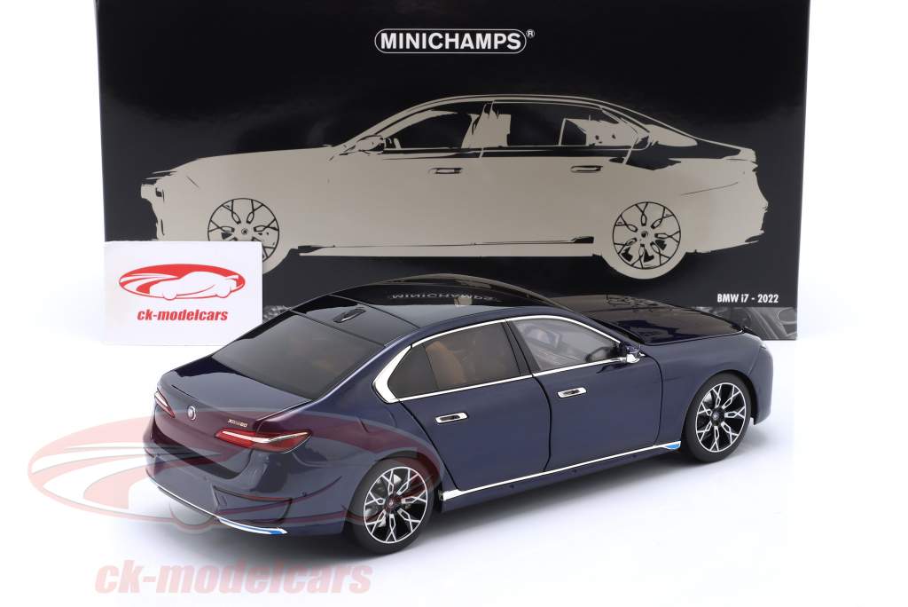 BMW i7 (G70) Año de construcción 2022 azul oscuro metálico 1:18 Minichamps