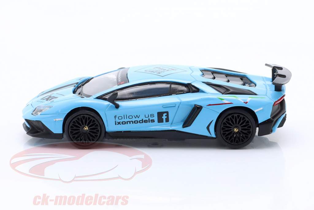 Lamborghini Aventador Spielwarenmesse 2025 Edition blau 1:64 Ixo