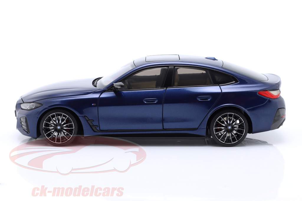 BMW i4 M50 Baujahr 2022 blau metallic 1:18 Minichamps