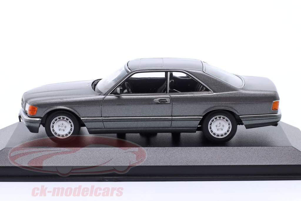 Mercedes-Benz 560 SEC (C126) Baujahr 1980 grau metallic 1:43 Minichamps