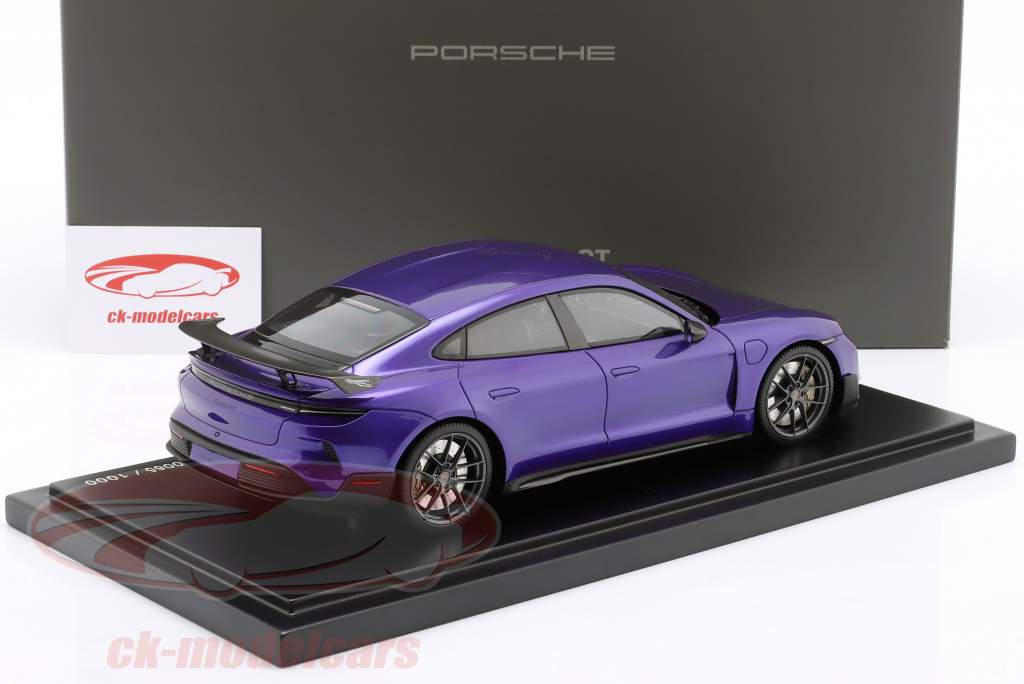 Porsche Taycan Turbo GT con Pacchetto Weissach purple sky metallic 1:18 Minichamps