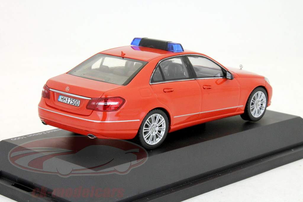 Mercedes-Benz E-Class Hambourg feu 1:43 Schuco