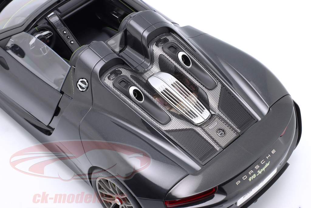 Porsche 918 Spyder Weissach Package 2013 black metallic 1:12 AUTOart