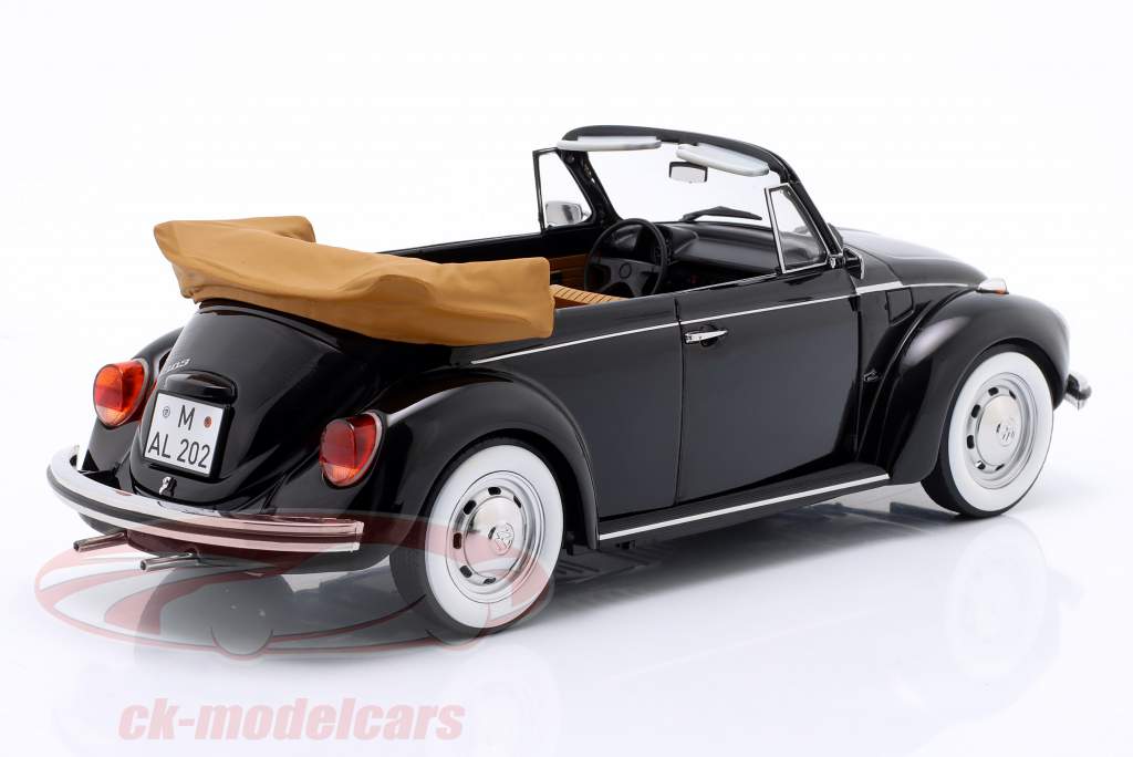 Volkswagen VW 1303 Cabriolet byggeår 1973 sort 1:18 Norev