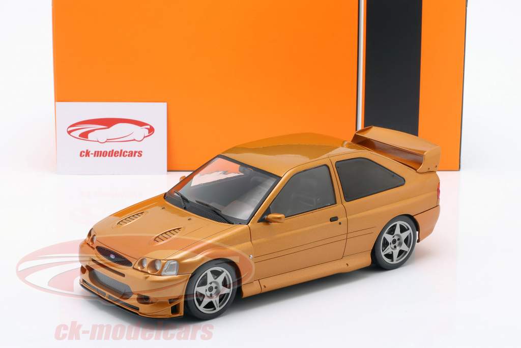 Ford Escort RS Custom 建造年份 1998 青铜 1:18 Ixo