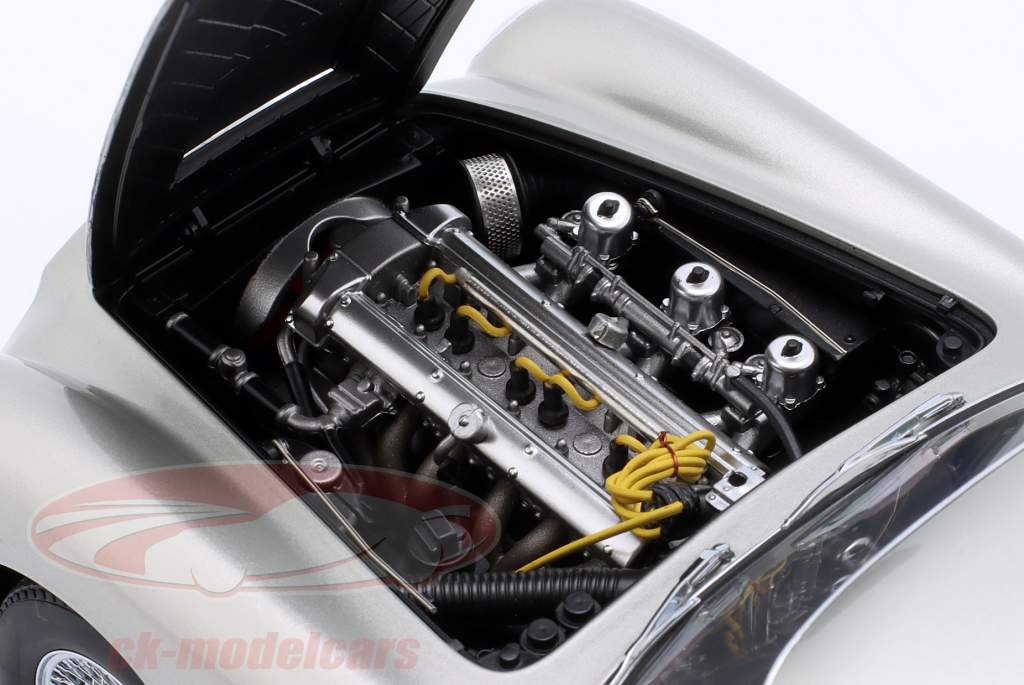 Aston Martin DB5 ano de construção 1964 prata 1:18 AUTOart