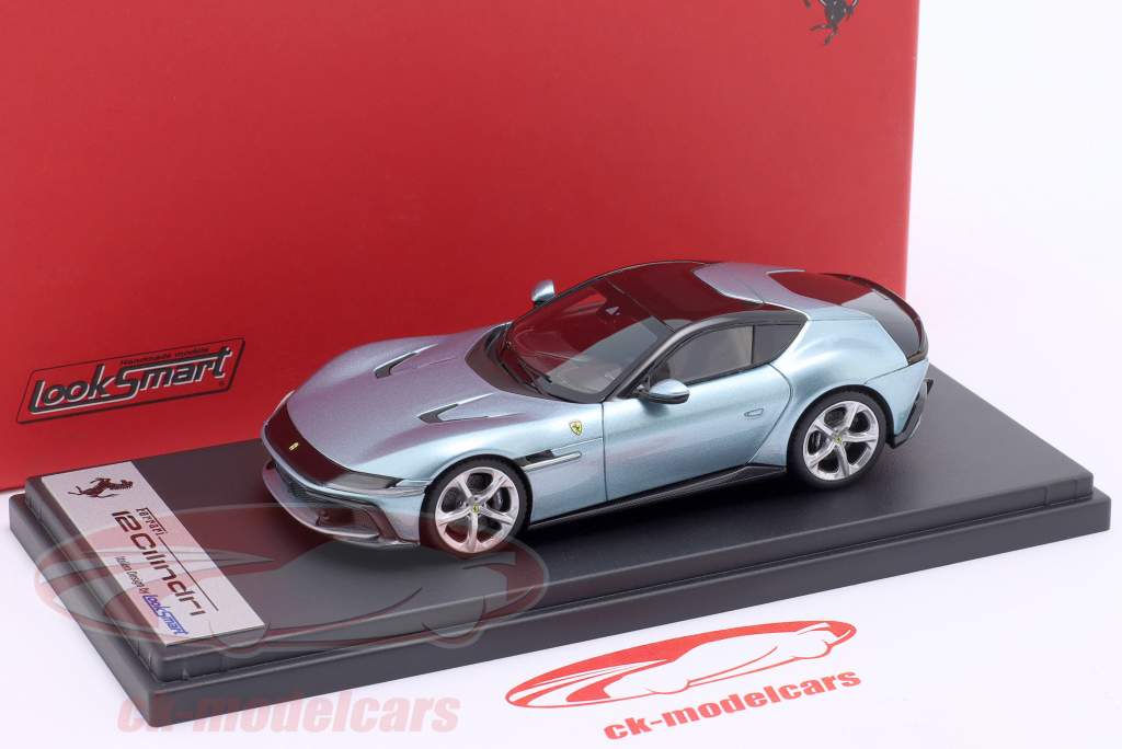 Ferrari 12 Cilindri ano de construção 2024 azul claro metálico 1:43 LookSmart