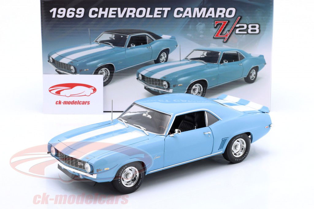 Chevrolet Camaro Z/28 année de construction 1969 bleu clair / blanc 1:18 GMP