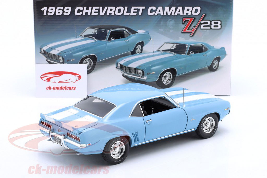 Chevrolet Camaro Z/28 année de construction 1969 bleu clair / blanc 1:18 GMP