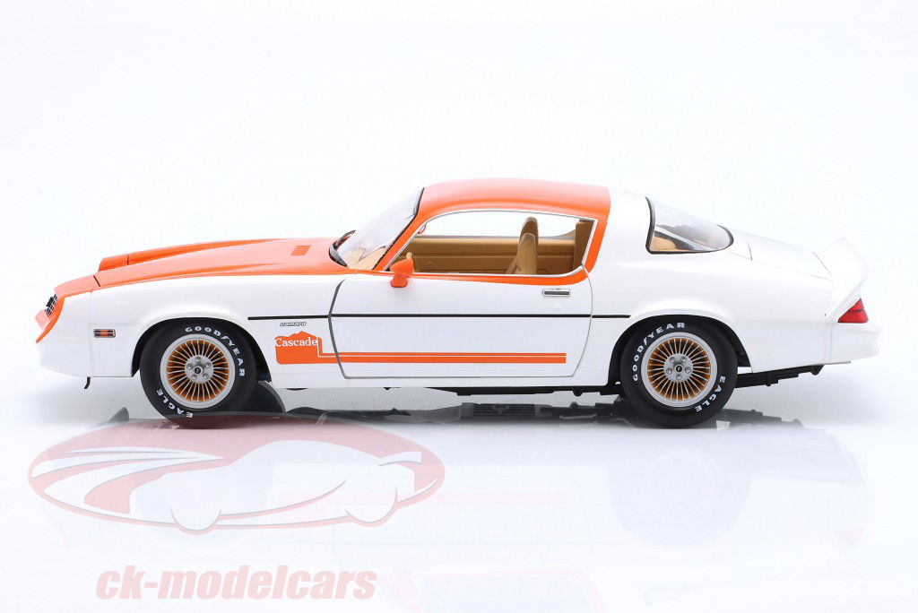 Chevrolet Camaro Cascade 建造年份 1979 橙子 / 白色的 1:18 Greenlight