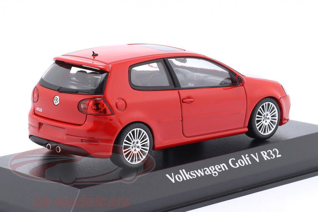 Volkswagen VW Golf V R32 byggeår 2005 rød 1:43 Minichamps