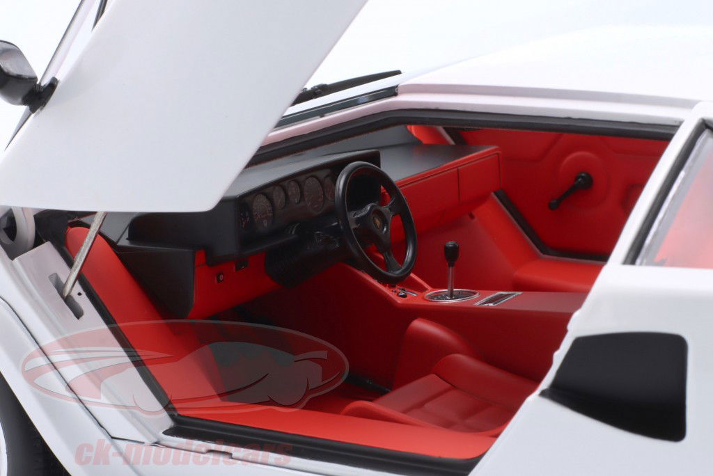 Lamborghini Countach LP 5000 S QV byggeår 1985 hvid 1:12 KK-Scale