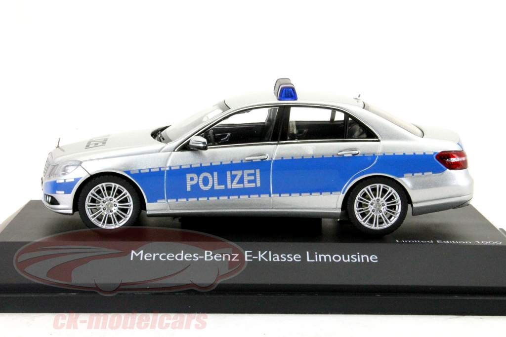 メルセデス·ベンツEクラスセダンハンブルク警察モデルSchuco午前1時43分