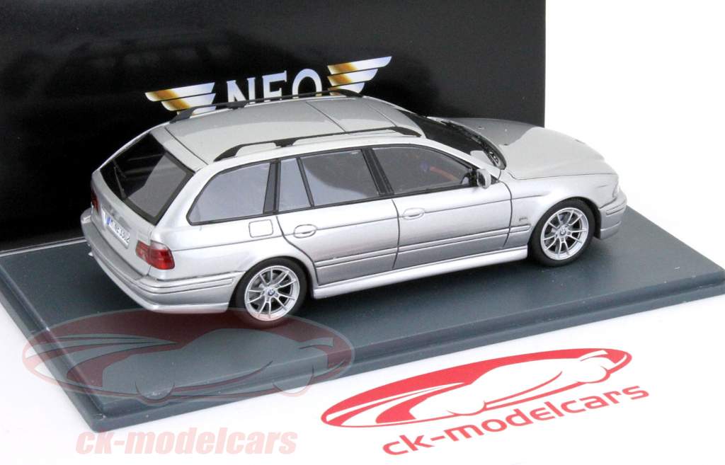BMW E39 Touring silver 1:43 Neo