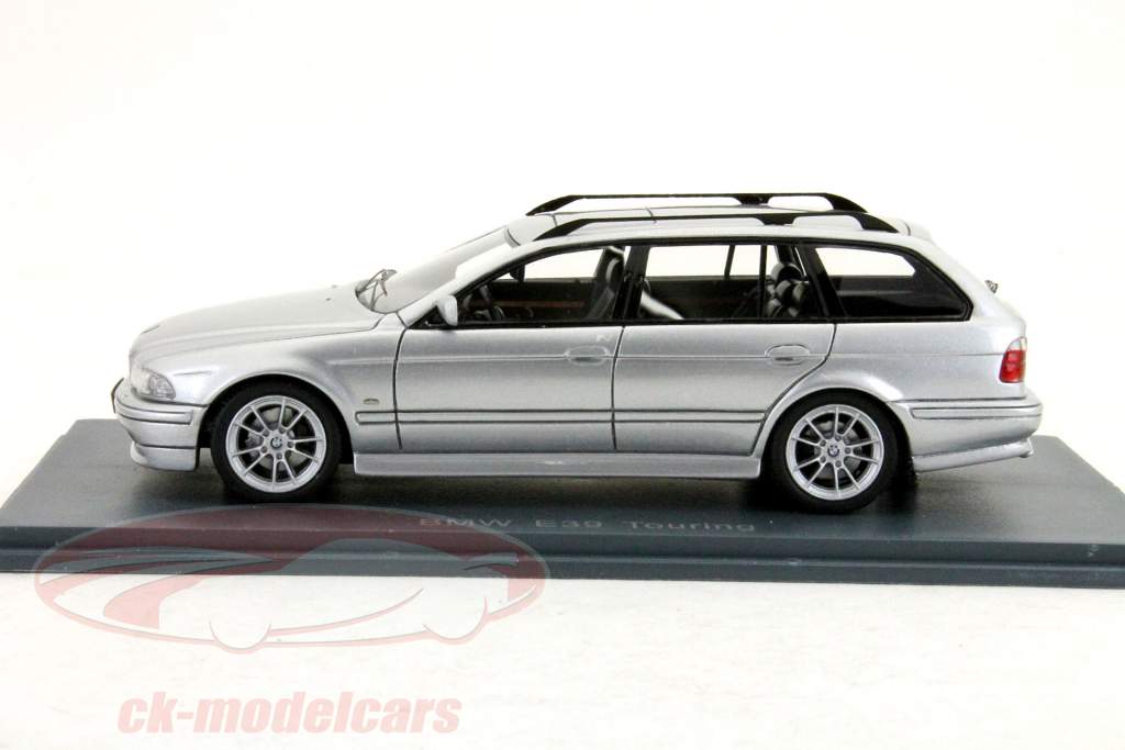 BMW E39 Touring silver 1:43 Neo