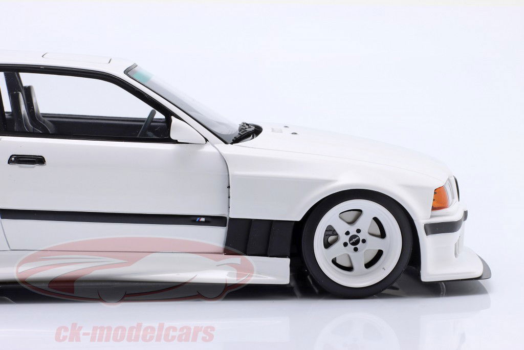 BMW E36 Khyzyl Saleem Год постройки 2022 альпийский белый 1:18 OttOmobile