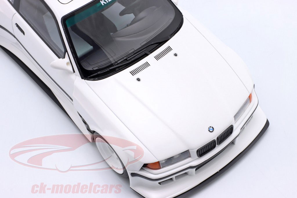BMW E36 Khyzyl Saleem Год постройки 2022 альпийский белый 1:18 OttOmobile