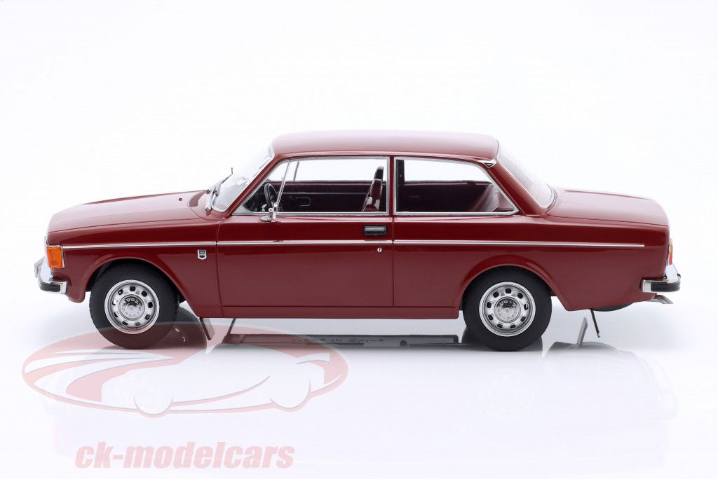 Volvo 142 Bouwjaar 1973 donkerrood 1:18 ModelCar Group