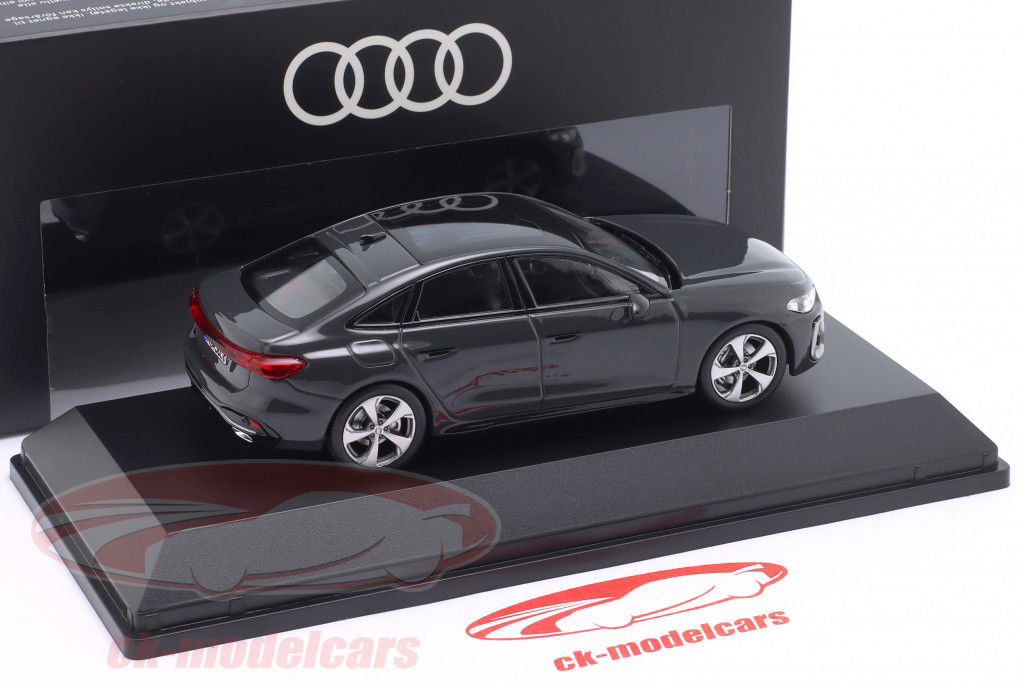 Audi A5 Limousine マグネティックグレー 1:43 Norev