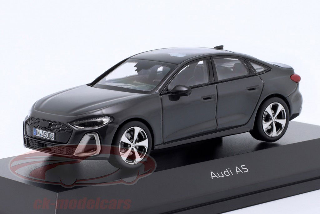 Audi A5 Limousine マグネティックグレー 1:43 Norev