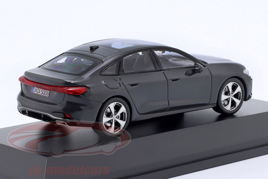 Audi A5 Limousine マグネティックグレー 1:43 Norev