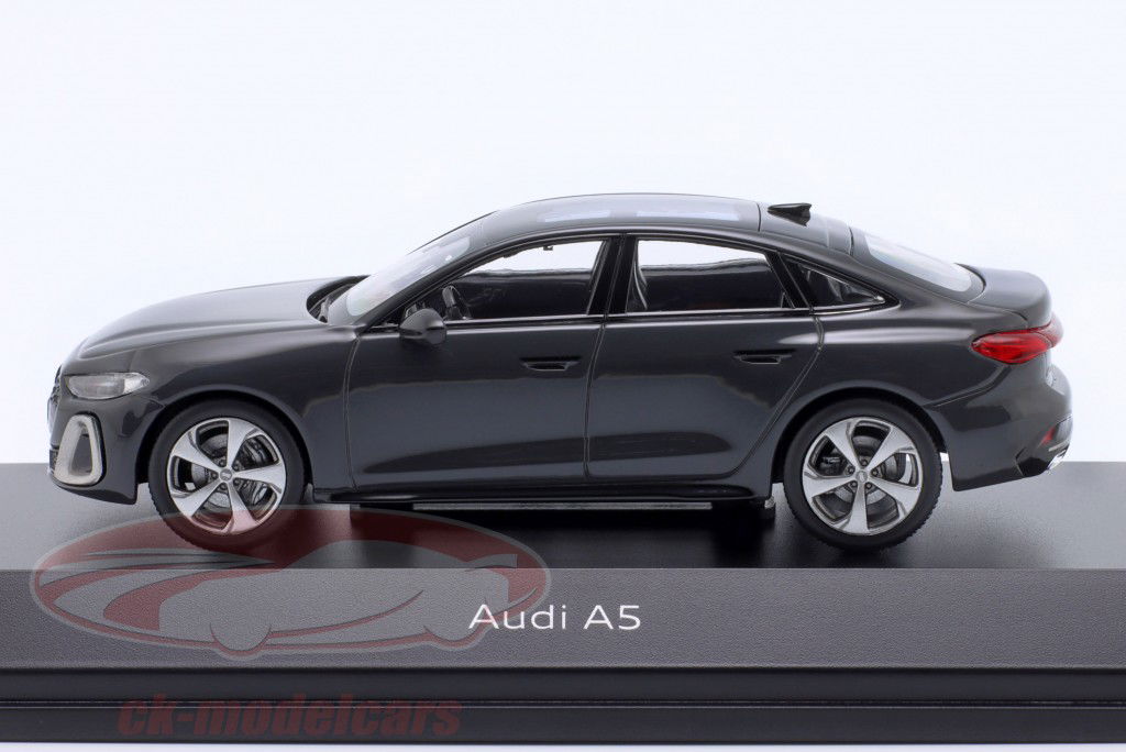 Audi A5 Limousine マグネティックグレー 1:43 Norev