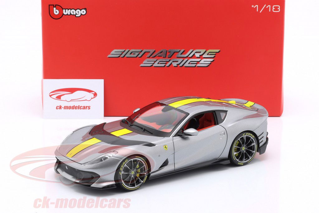 Ferrari 812 Competizione 建設年 2021 グレー メタリック 1:18 Bburago Signature