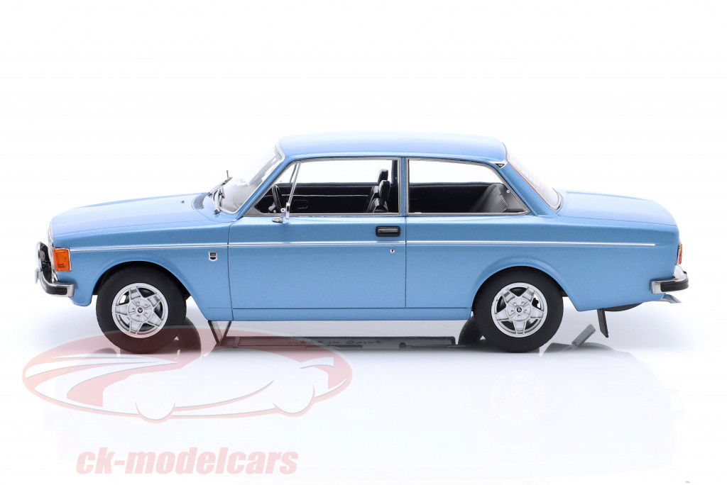 Volvo 142 Baujahr 1973 blau metallic 1:18 ModelCar Group