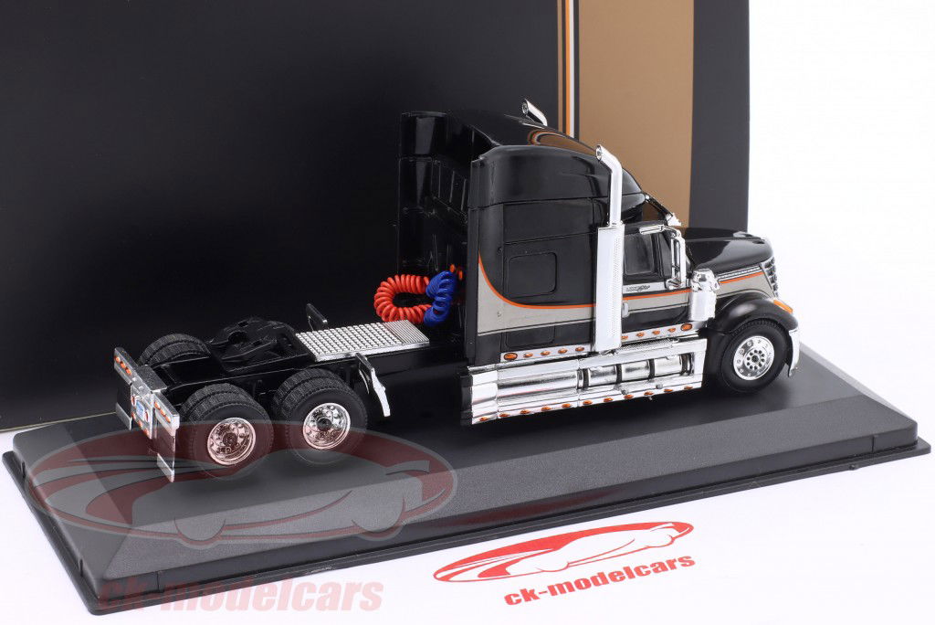 International Lonestar Année de construction 2010 noir 1:64 Ixo