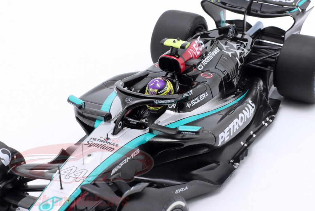 Minichamps 1:18 Lewis Hamilton Mercedes-AMG F1 W15 E