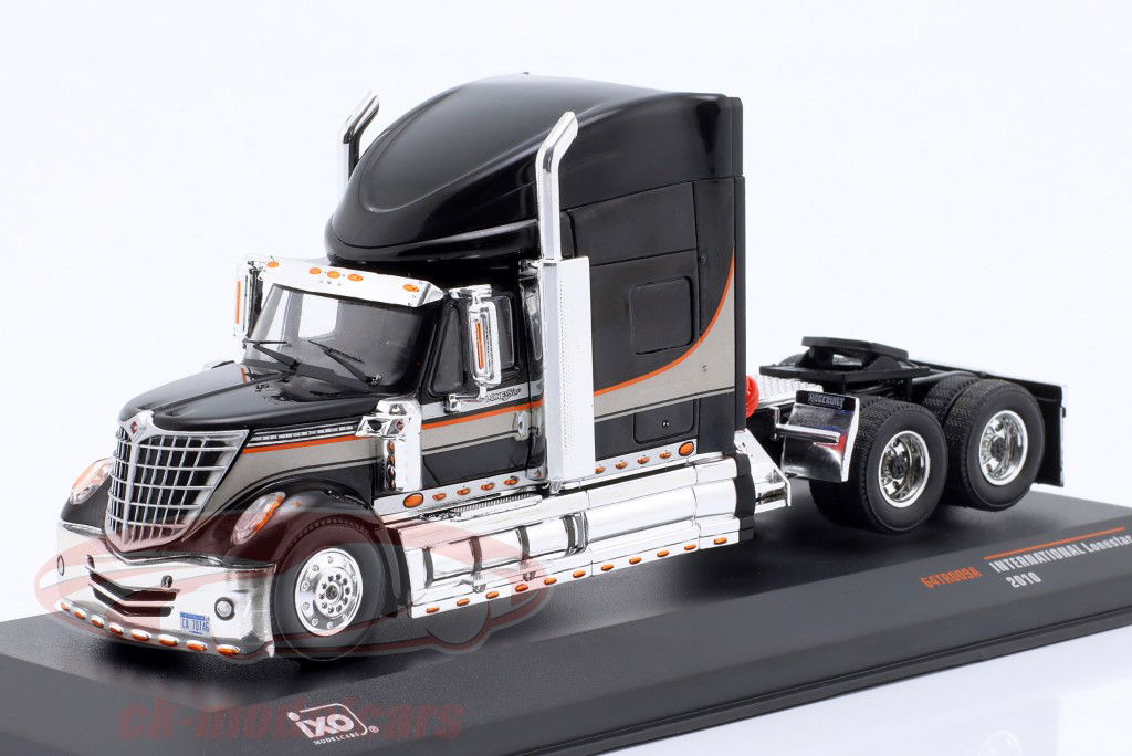 International Lonestar Année de construction 2010 noir 1:64 Ixo