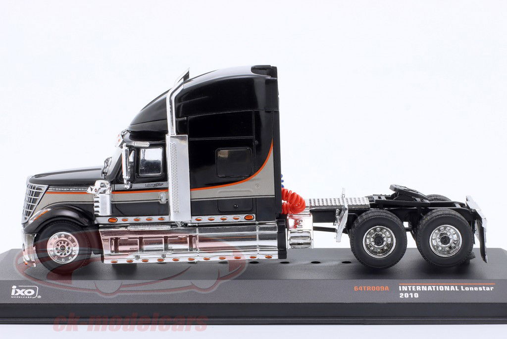 International Lonestar Byggeår 2010 sort 1:64 Ixo