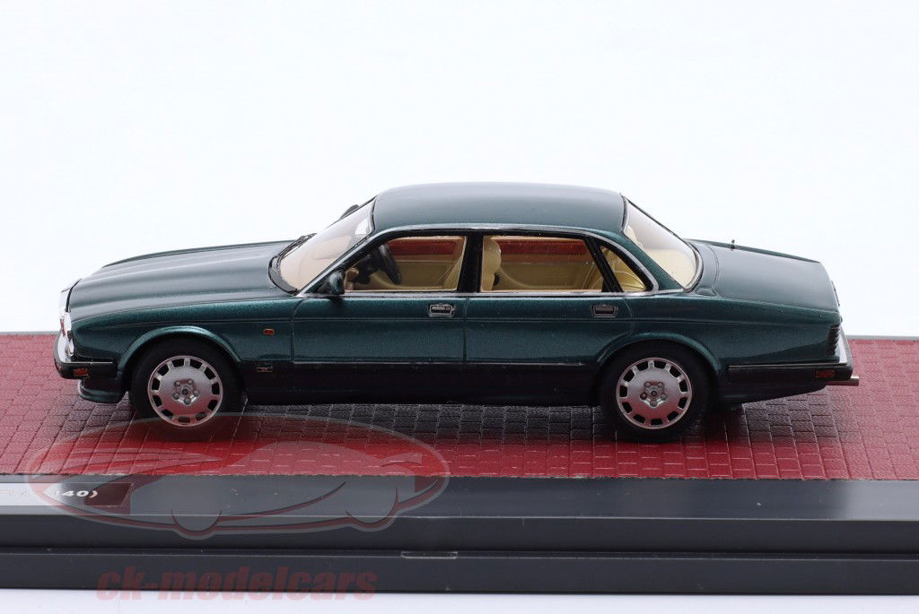 Jaguar XJR (J40) Año de construcción 1991-1995 azul metálico 1:43 Matrix