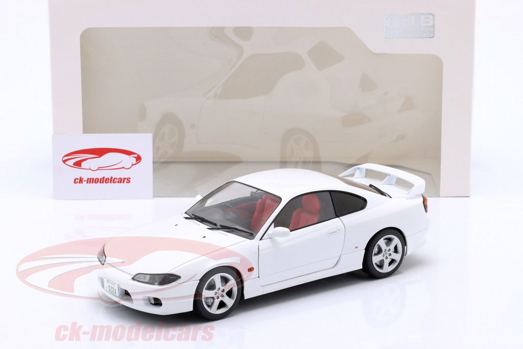 Nissan Silvia S15 Spec-R Aero Bouwjaar 1999 Aspen wit 1:18 Solido
