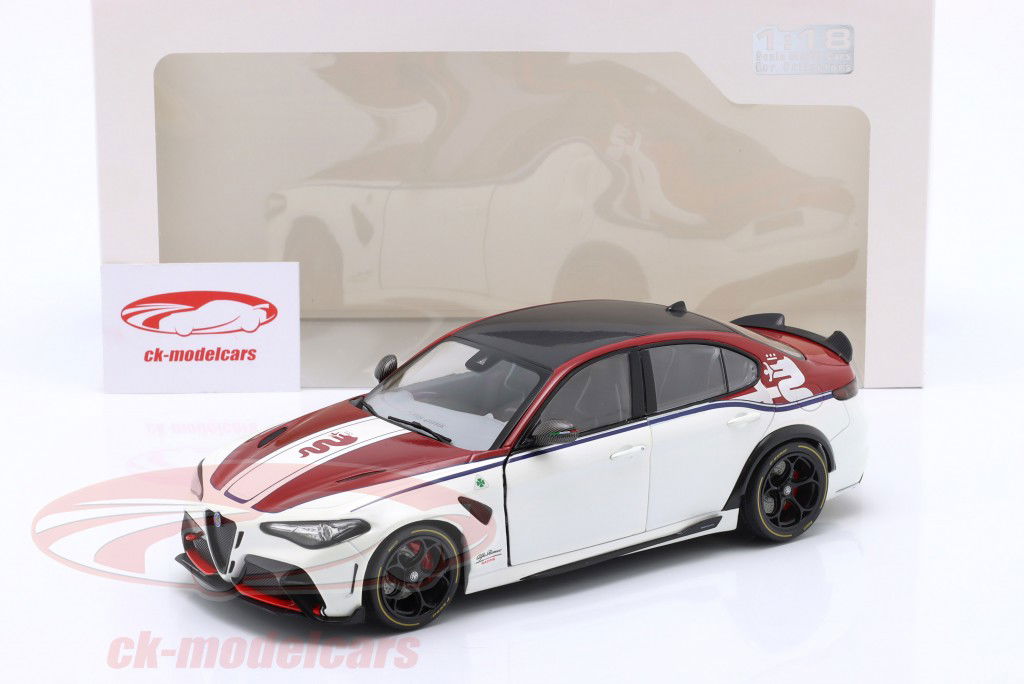 Alfa Romeo Giulia GTA Byggeår 2023 hvid, rød 1:18 Solido