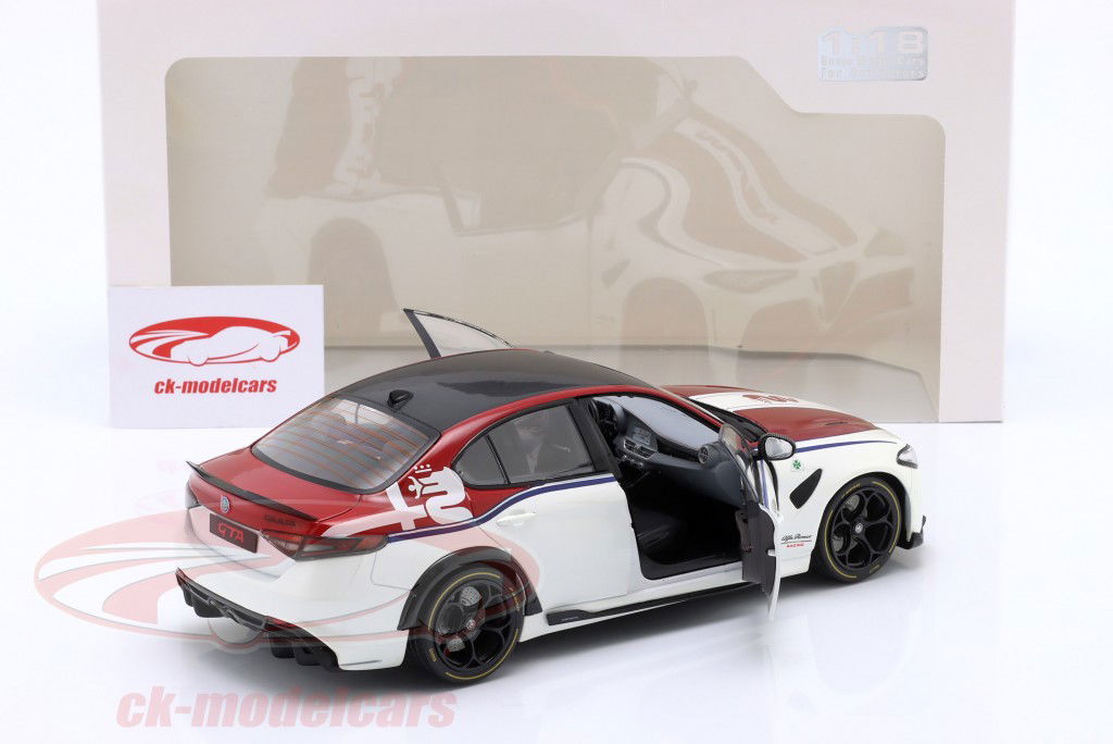 Alfa Romeo Giulia GTA Byggeår 2023 hvid, rød 1:18 Solido