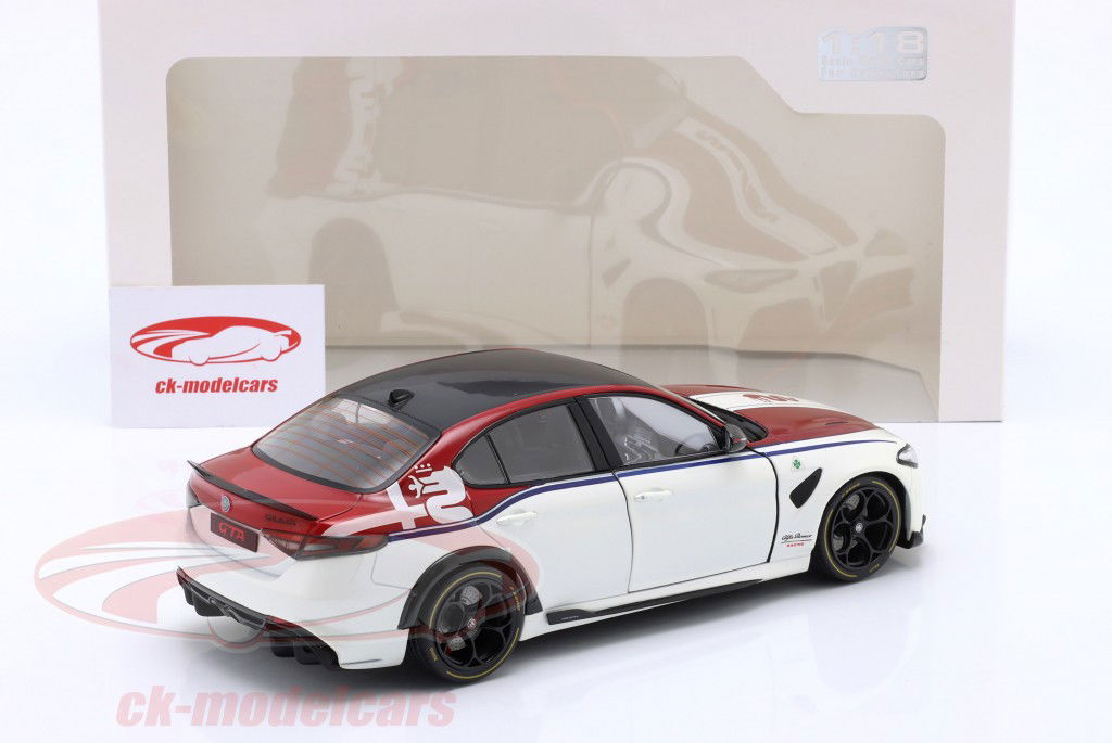 Alfa Romeo Giulia GTA Byggeår 2023 hvid, rød 1:18 Solido