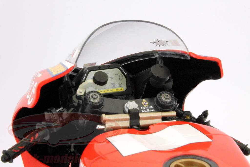 Minichamps 1:6 Loris Capirossi Ducati Desmosedici MotoGP