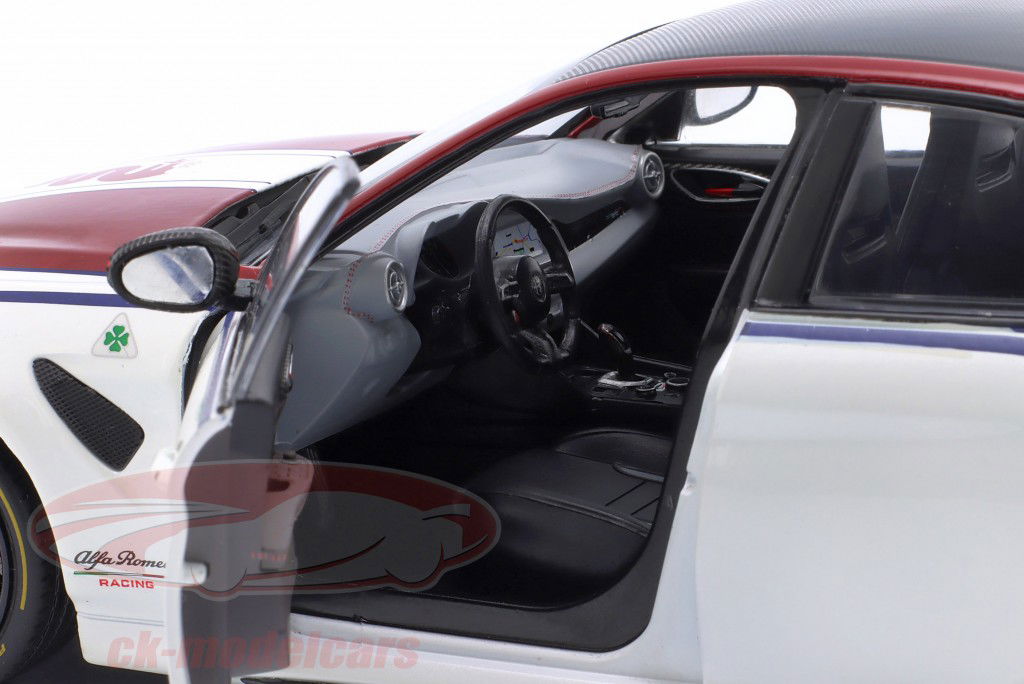 Alfa Romeo Giulia GTA Byggeår 2023 hvid, rød 1:18 Solido