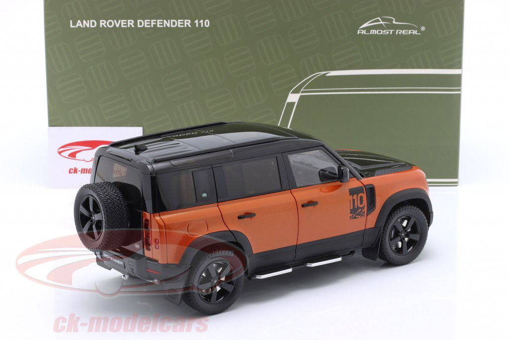 Land Rover Defender 110 建設年 2020 オレンジ / 黒 1:18 Almost Real