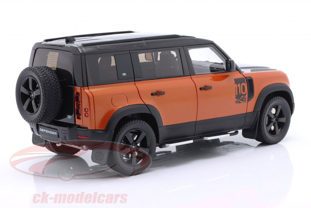 Land Rover Defender 110 建設年 2020 オレンジ / 黒 1:18 Almost Real