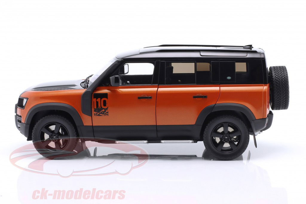 Land Rover Defender 110 建設年 2020 オレンジ / 黒 1:18 Almost Real