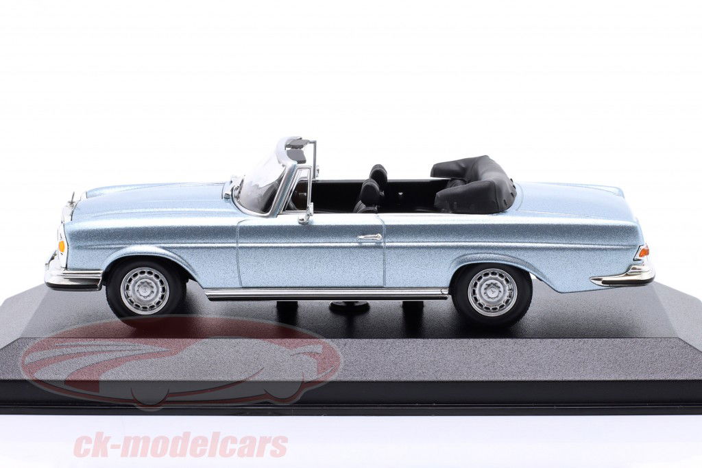 Mercedes-Benz 280 SE 3.5 (W111) Baujahr 1970 hellblau metallic 1:43 Minichamps