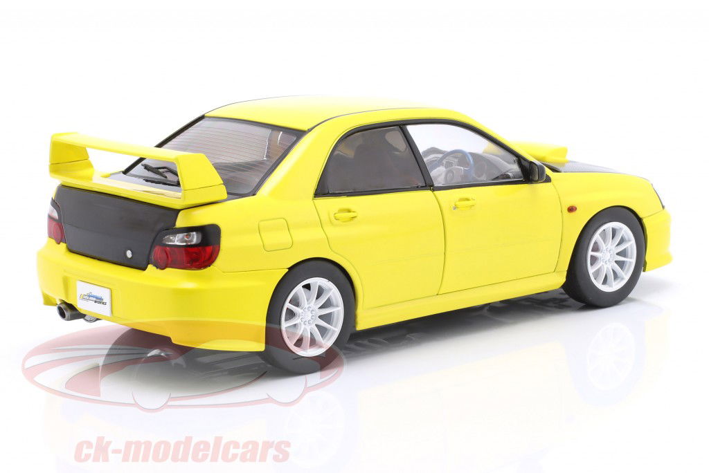 Subaru Impreza WRX STI 建造年份 2003 黄色的 / 黑色的 1:18 Solido