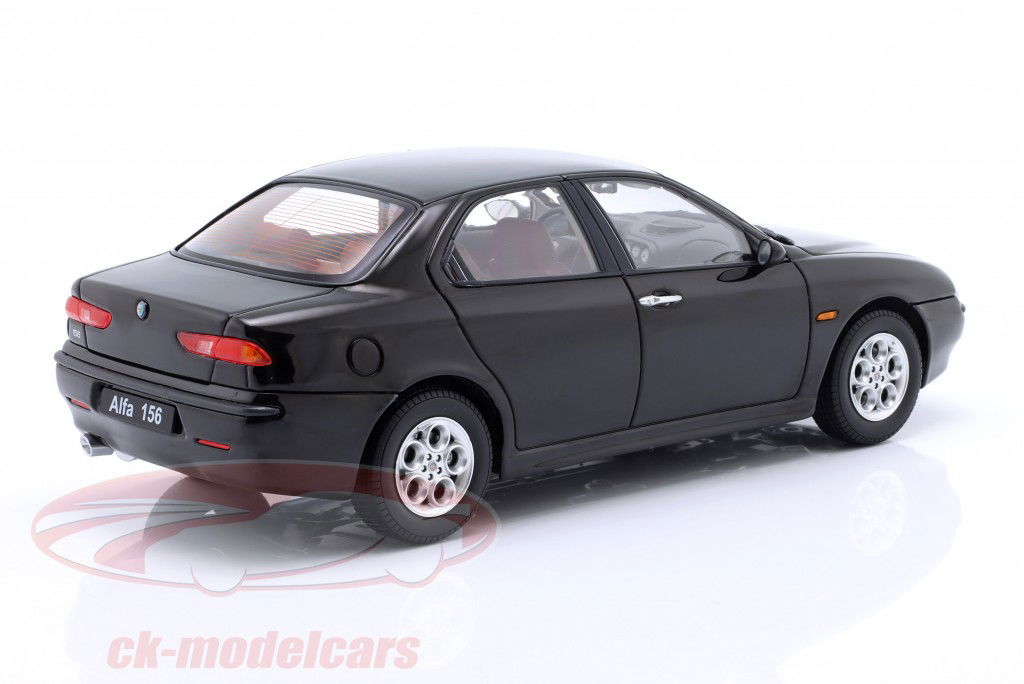 Alfa Romeo 156 Baujahr 1998 schwarz 1:18 Triple9